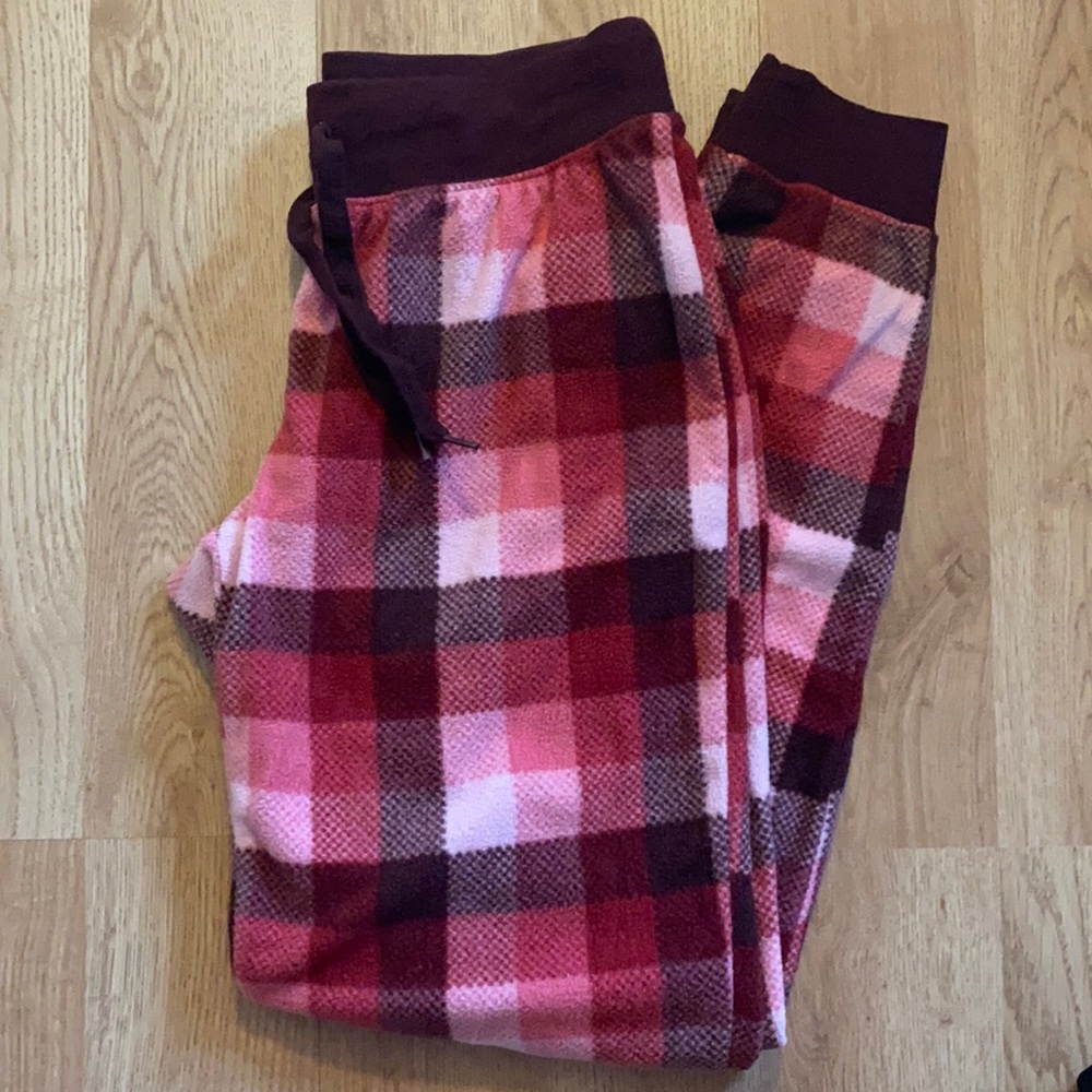 Live Live Dream fleece pajama bottoms.